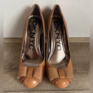 DKNCY heels size 6